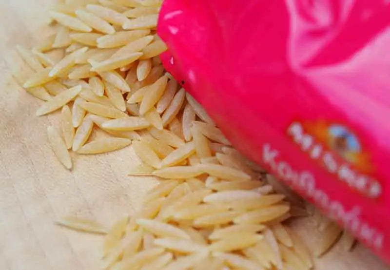 Misko Orzo is one of the most classic short pasta, known for traditional Greek recipes like the very tasty Yiouvetsi and the Rayo Orzo can also be served with seafood like mussels, shrimps and octopus, in a delicious combination.In 5Lt of boilling water add 500g pasta, stirring occasionally Recommended cooking time 13-15 minutes. Ingredients  Durum wheat semolina, water